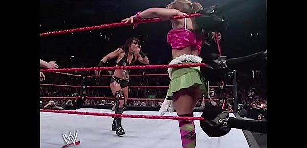  Mickie James vs Victoria Raw 121205